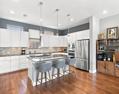 1114 S Adams Street - Photo Thumbnail 9