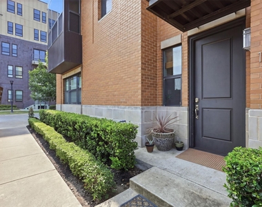 1114 S Adams Street - Photo Thumbnail 3
