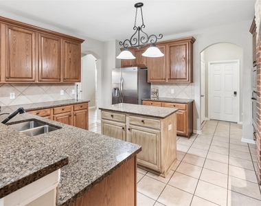 1301 Bramble Lane - Photo Thumbnail 7