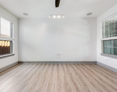 4325 Smokey Quartz Lane - Photo Thumbnail 16