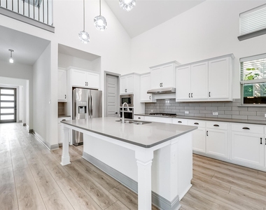 4325 Smokey Quartz Lane - Photo Thumbnail 6