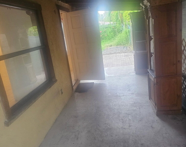 3865 Aladdin Avenue - Photo Thumbnail 6
