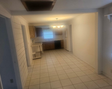 3865 Aladdin Avenue - Photo Thumbnail 2