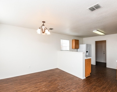 6624 Meadow Way Lane - Photo Thumbnail 3