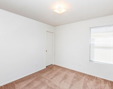 6624 Meadow Way Lane - Photo Thumbnail 11