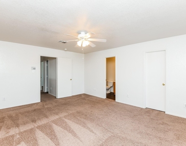 6624 Meadow Way Lane - Photo Thumbnail 8
