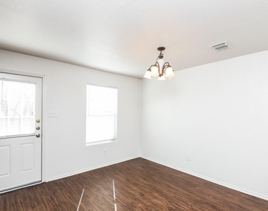 6624 Meadow Way Lane - Photo Thumbnail 4