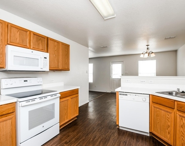 6624 Meadow Way Lane - Photo Thumbnail 7
