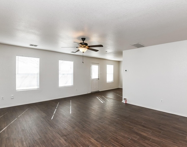 6624 Meadow Way Lane - Photo Thumbnail 2