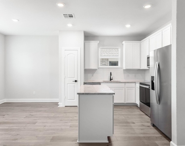 1021 Cedar Street - Photo Thumbnail 3