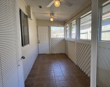 705 Kingsbridge Drive - Photo Thumbnail 4