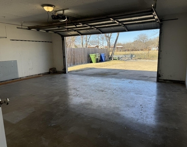 705 Kingsbridge Drive - Photo Thumbnail 14
