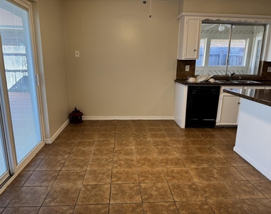 705 Kingsbridge Drive - Photo Thumbnail 10
