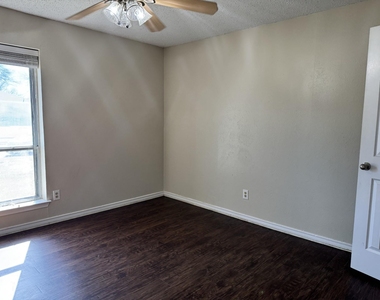 705 Kingsbridge Drive - Photo Thumbnail 23