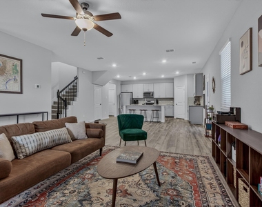 2617 Kings Canyon Mews - Photo Thumbnail 1