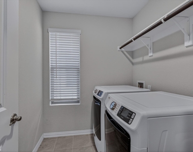 2617 Kings Canyon Mews - Photo Thumbnail 13