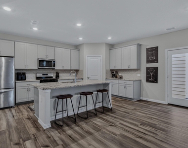 2617 Kings Canyon Mews - Photo Thumbnail 2