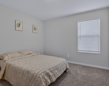 2617 Kings Canyon Mews - Photo Thumbnail 10