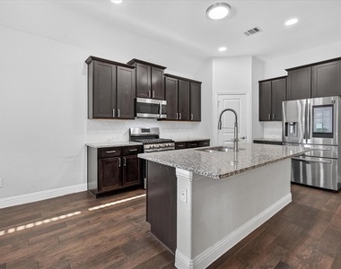 11324 Blaze Street - Photo Thumbnail 3