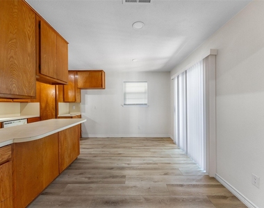 5221 Cordova Avenue - Photo Thumbnail 10