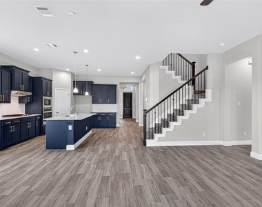 1026 Camphor Street - Photo Thumbnail 5