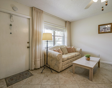 41 Woodland Drive - Photo Thumbnail 6