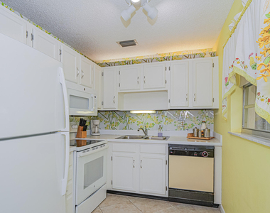 41 Woodland Drive - Photo Thumbnail 7