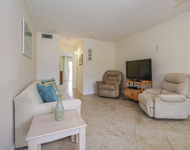 41 Woodland Drive - Photo Thumbnail 5
