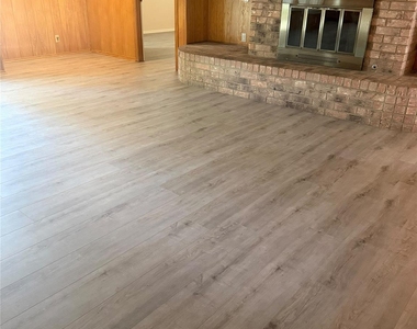 832 Overhill Drive - Photo Thumbnail 4
