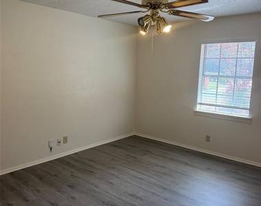 832 Overhill Drive - Photo Thumbnail 6