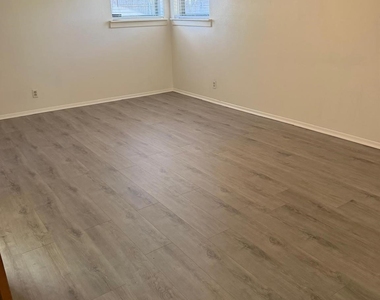 832 Overhill Drive - Photo Thumbnail 5