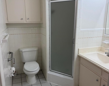 832 Overhill Drive - Photo Thumbnail 9
