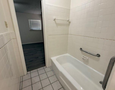 832 Overhill Drive - Photo Thumbnail 12