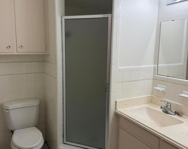 832 Overhill Drive - Photo Thumbnail 10