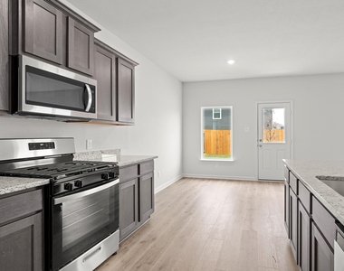 9621 Logan Square Drive - Photo Thumbnail 3