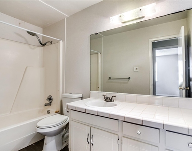 105 Peach Street - Photo Thumbnail 9