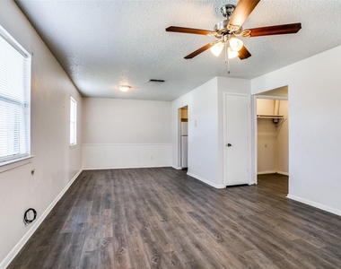 105 Peach Street - Photo Thumbnail 1