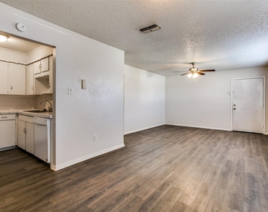 105 Peach Street - Photo Thumbnail 3