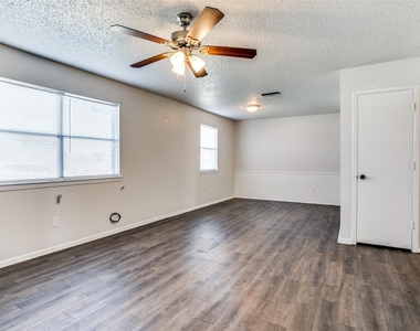 105 Peach Street - Photo Thumbnail 2