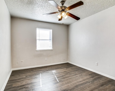 105 Peach Street - Photo Thumbnail 7