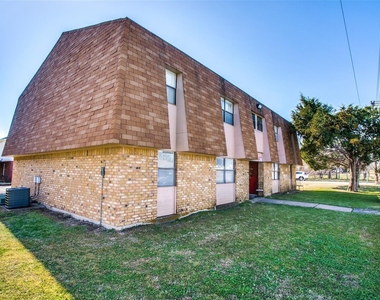 105 Peach Street - Photo Thumbnail 11