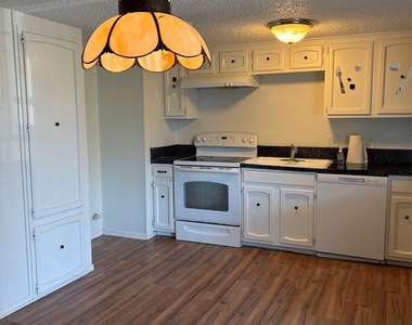2126 Fleur De Lis Court - Photo Thumbnail 9