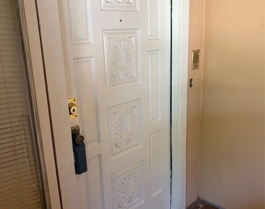 2126 Fleur De Lis Court - Photo Thumbnail 6
