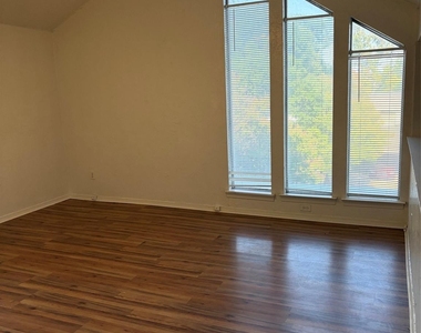 2126 Fleur De Lis Court - Photo Thumbnail 18