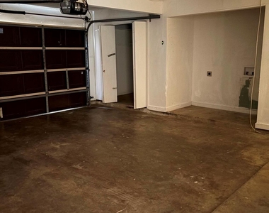 2126 Fleur De Lis Court - Photo Thumbnail 27