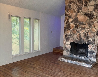 2126 Fleur De Lis Court - Photo Thumbnail 10