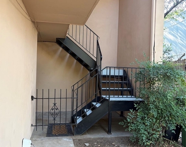 2126 Fleur De Lis Court - Photo Thumbnail 3