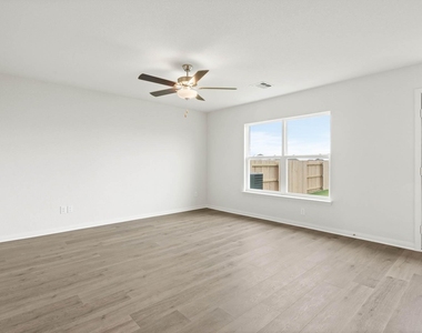 10105 Throttle Lane - Photo Thumbnail 5