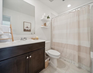 1005 Crestview Drive - Photo Thumbnail 5