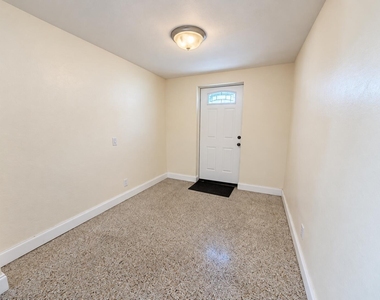 5456 Ne 1st Avenue - Photo Thumbnail 3